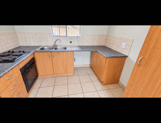 1 BEDROOM TOWNHOUSE FOR SALE IN KOSMOSDAL